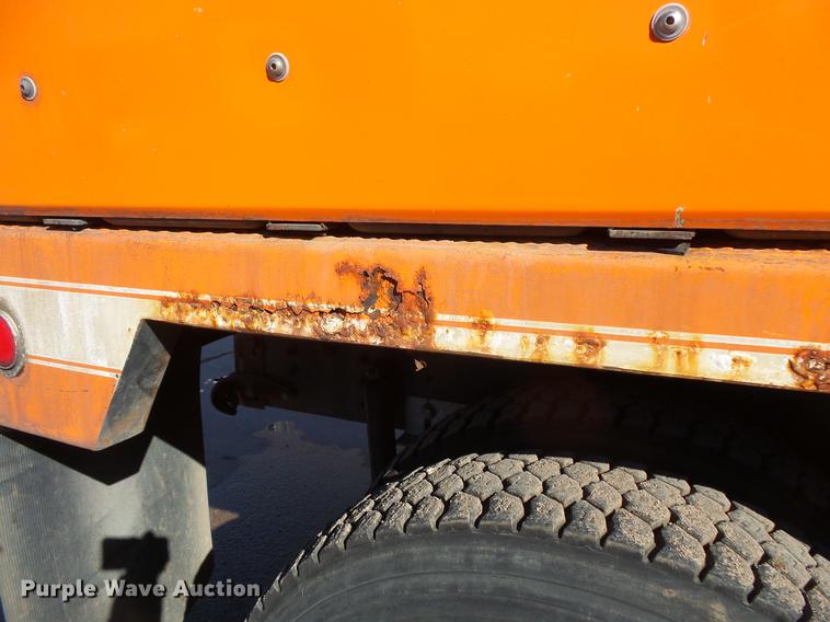 image for item DV9602 2001 International 2554 vacuum truck