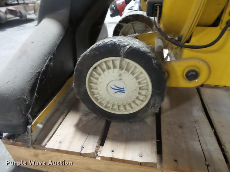 image for item DW9603 Cub Cadet CSV260 chipper/shredder/vacuum