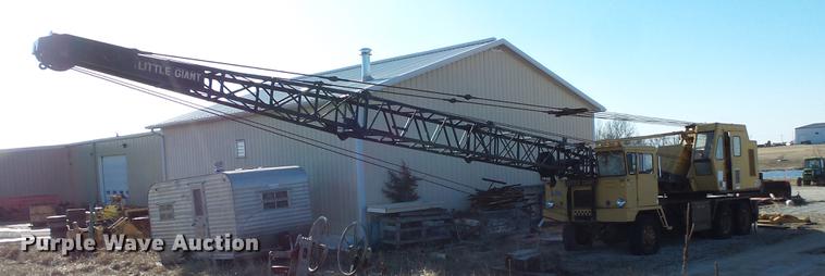 image for item DW9635 Little Giant 48 truck crane