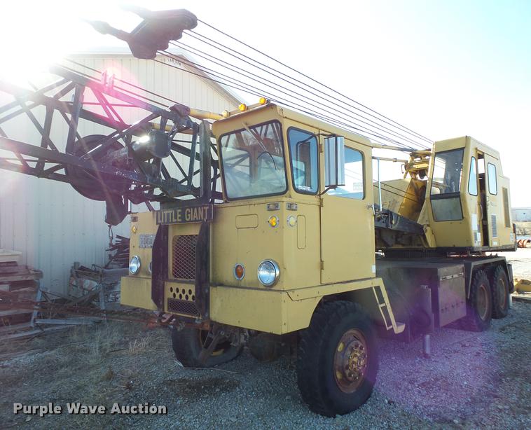 Little Giant 48 truck crane in Bloomfield, IA Item DW9635 sold