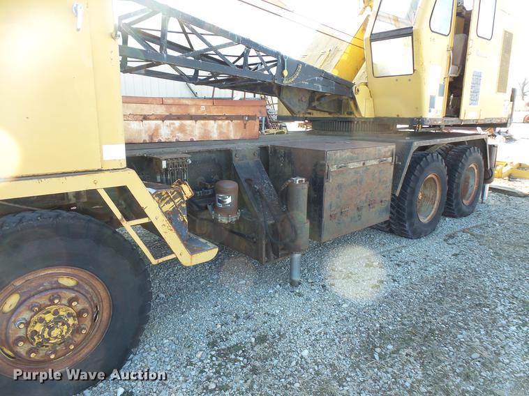 image for item DW9635 Little Giant 48 truck crane