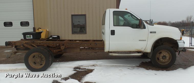image for item DX9063 2004 Ford F550 truck cab and chassis