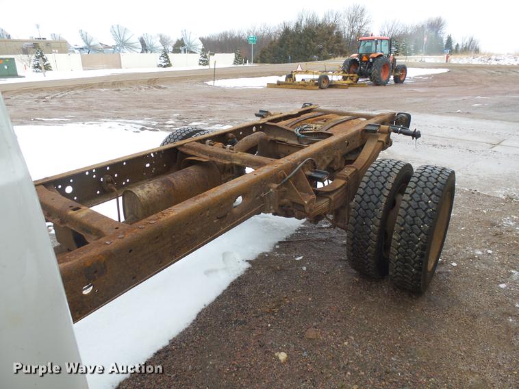 image for item DX9063 2004 Ford F550 truck cab and chassis