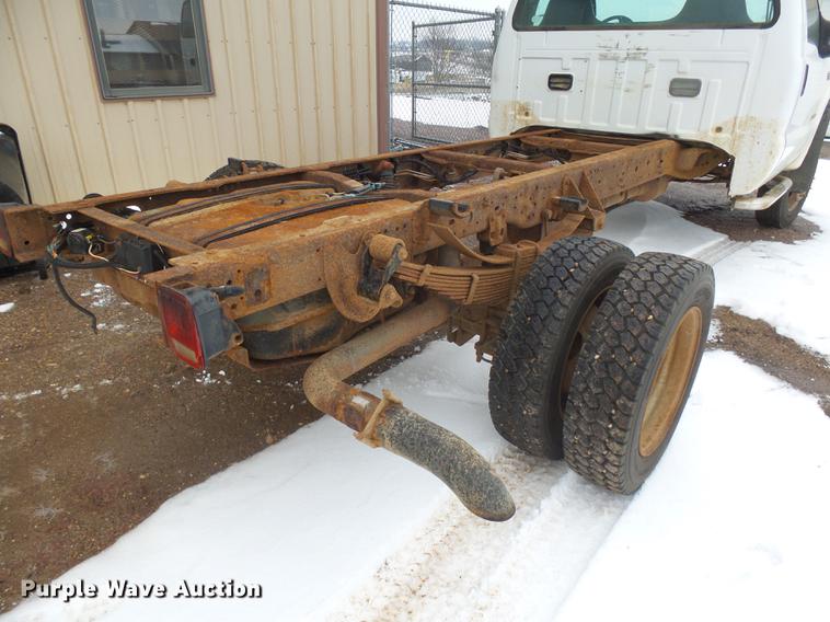 image for item DX9063 2004 Ford F550 truck cab and chassis