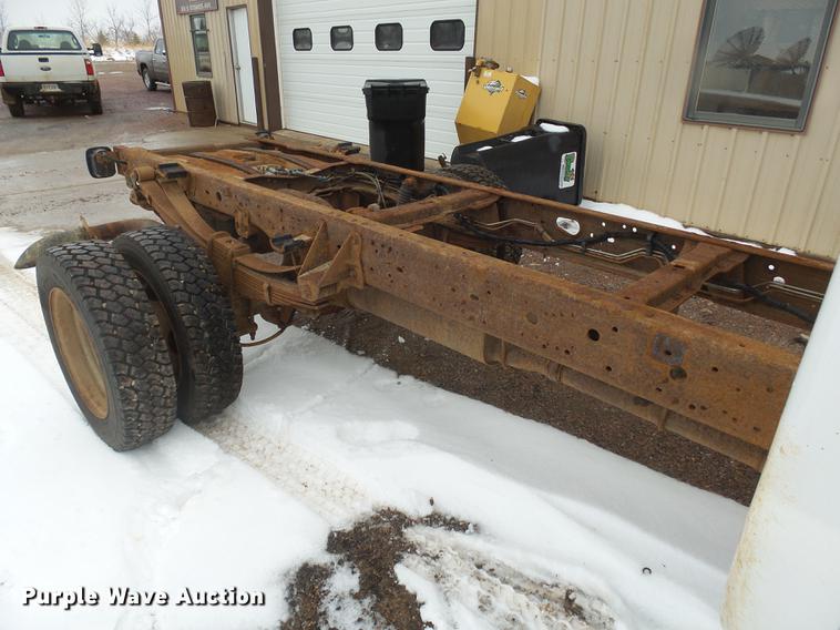 image for item DX9063 2004 Ford F550 truck cab and chassis