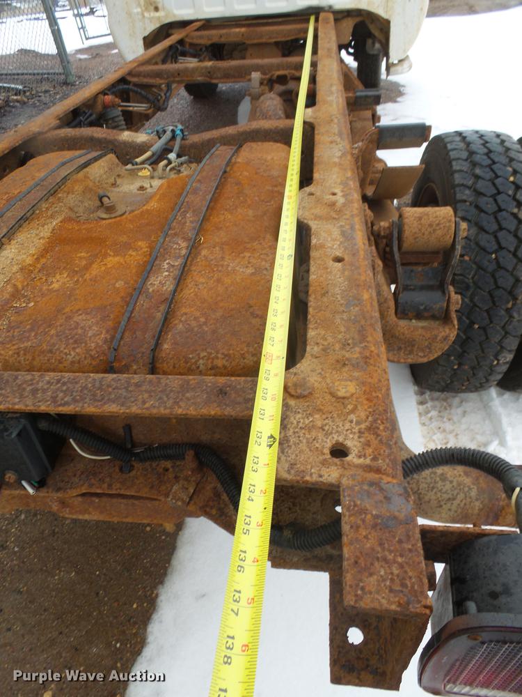 image for item DX9063 2004 Ford F550 truck cab and chassis