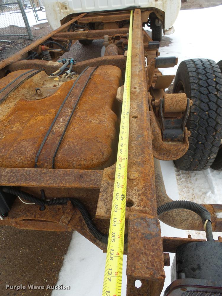 image for item DX9063 2004 Ford F550 truck cab and chassis