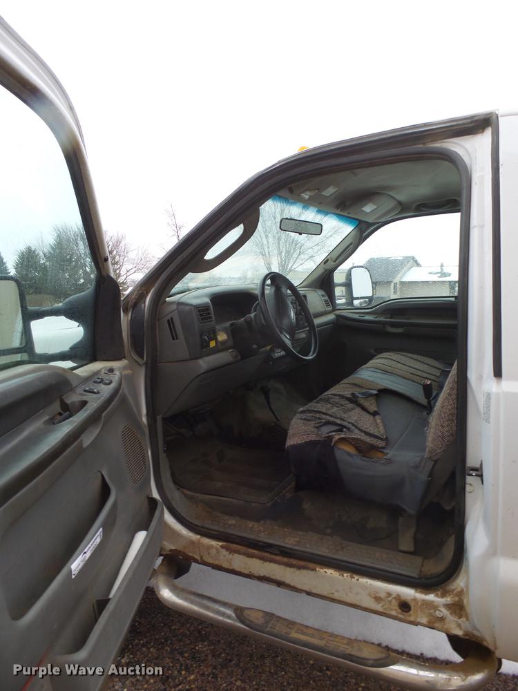 image for item DX9063 2004 Ford F550 truck cab and chassis