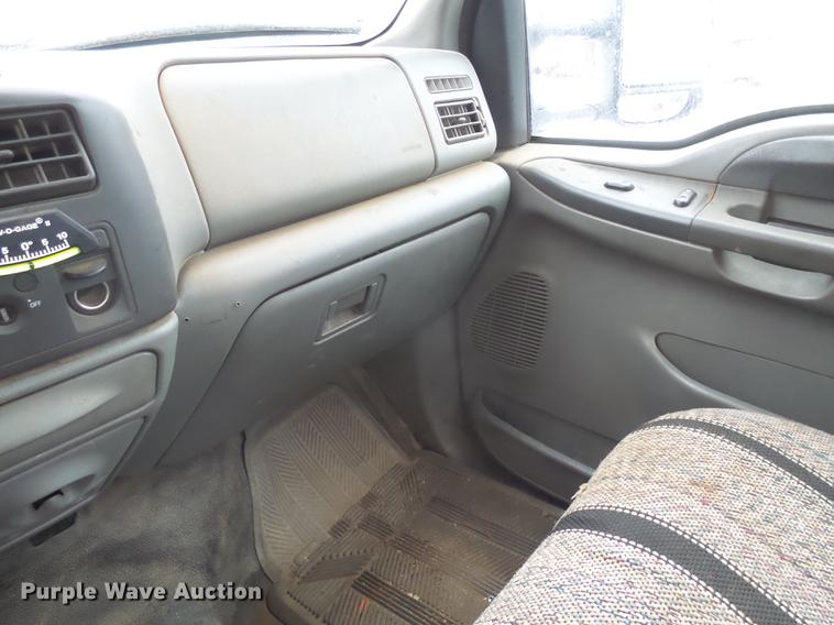 image for item DX9063 2004 Ford F550 truck cab and chassis