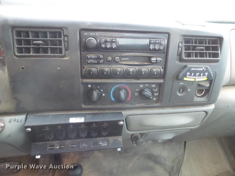 image for item DX9063 2004 Ford F550 truck cab and chassis