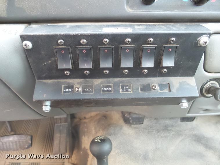 image for item DX9063 2004 Ford F550 truck cab and chassis