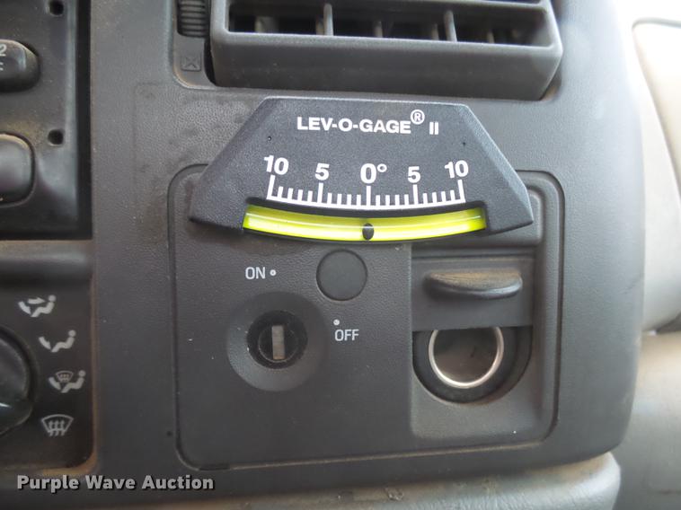 image for item DX9063 2004 Ford F550 truck cab and chassis