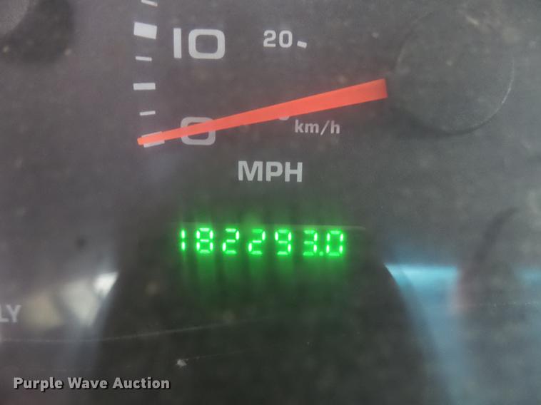 image for item DX9063 2004 Ford F550 truck cab and chassis