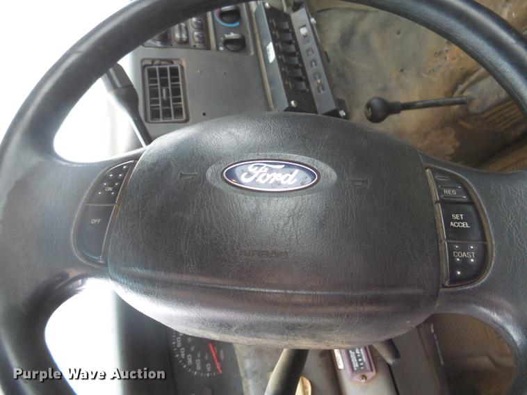 image for item DX9063 2004 Ford F550 truck cab and chassis