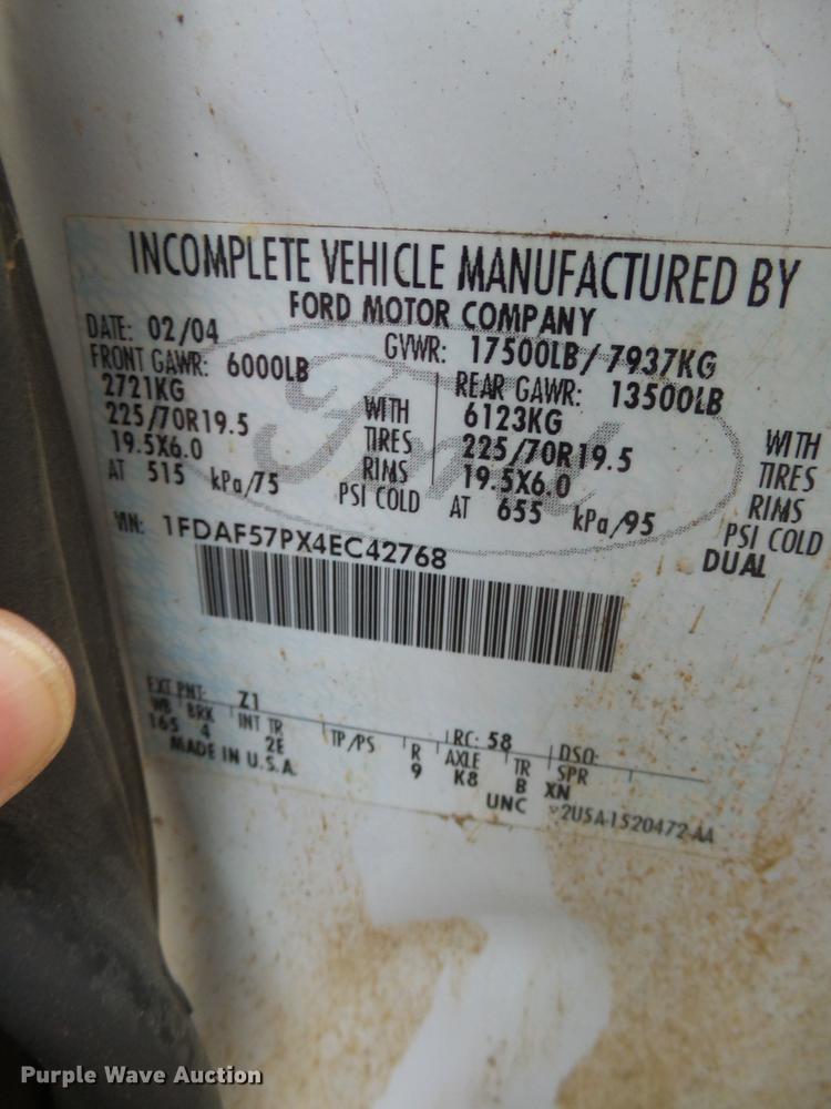 image for item DX9063 2004 Ford F550 truck cab and chassis