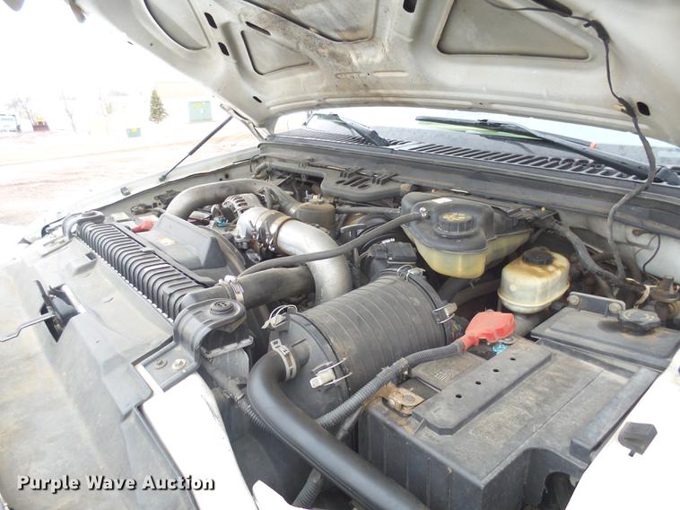 image for item DX9063 2004 Ford F550 truck cab and chassis