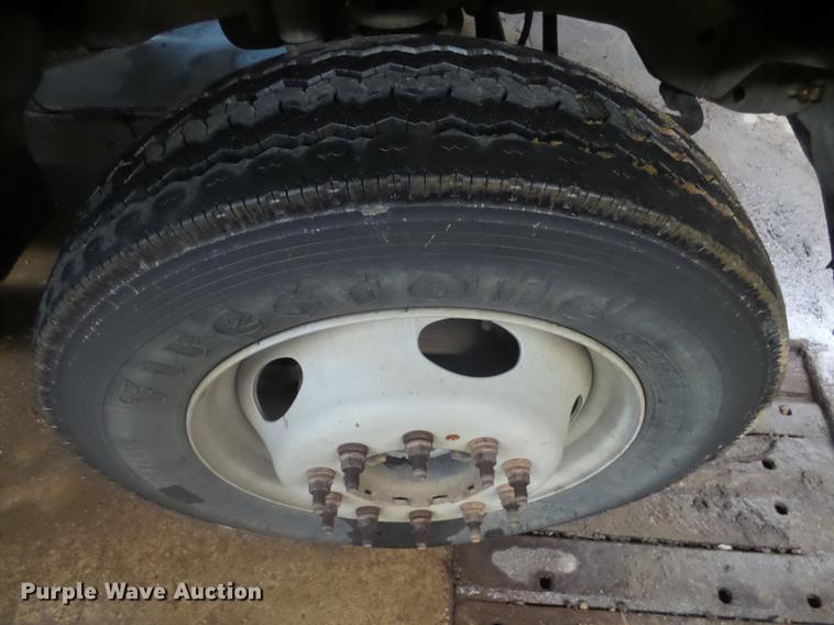 image for item DX9063 2004 Ford F550 truck cab and chassis