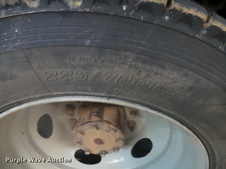 image for item DX9063 2004 Ford F550 truck cab and chassis