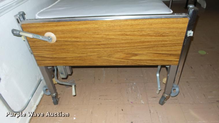 image for item EA9914 Hospital equipment