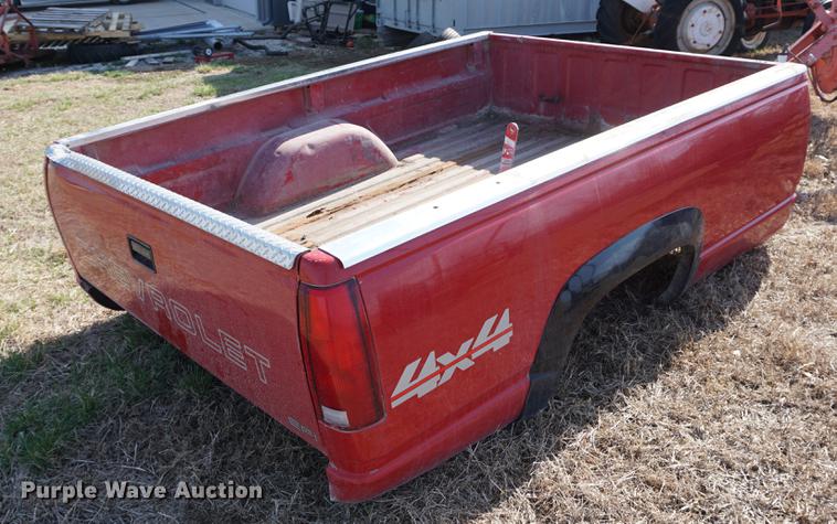 image for item EJ9319 1992 Chevrolet pickup truck bed