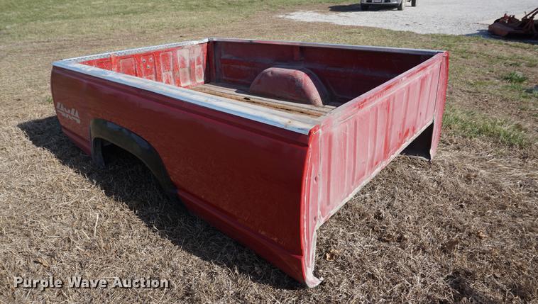image for item EJ9319 1992 Chevrolet pickup truck bed
