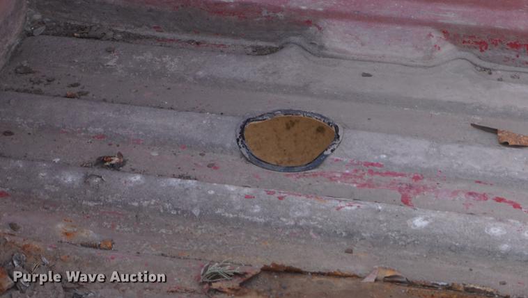 image for item EJ9319 1992 Chevrolet pickup truck bed