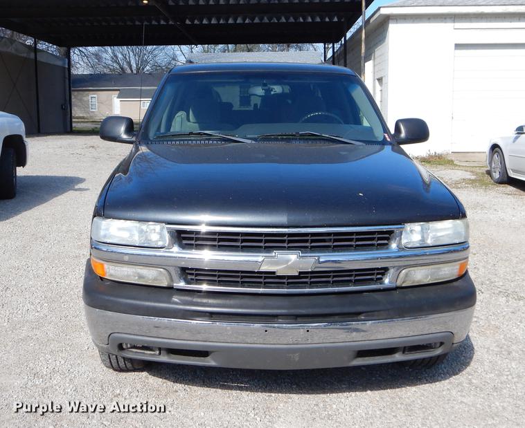 image for item EJ9988 2003 Chevrolet Suburban 1500 SUV