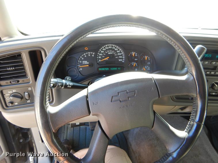 image for item EJ9988 2003 Chevrolet Suburban 1500 SUV