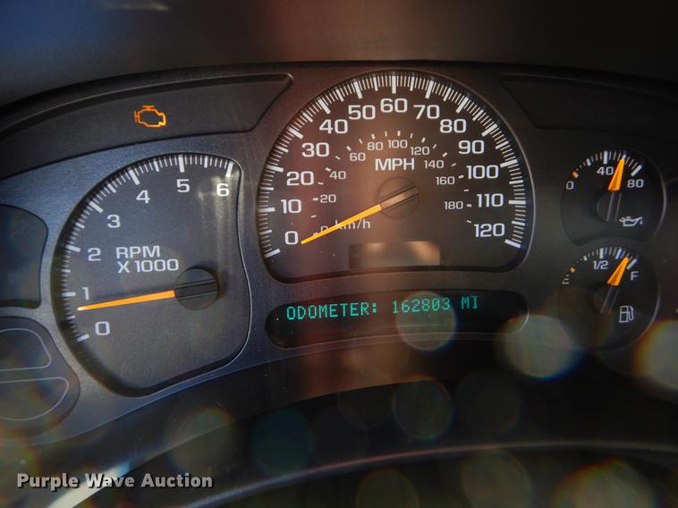 image for item EJ9988 2003 Chevrolet Suburban 1500 SUV