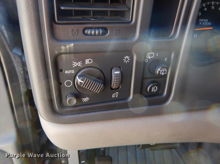 image for item EJ9988 2003 Chevrolet Suburban 1500 SUV