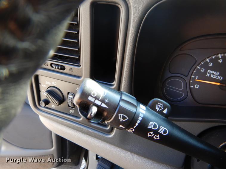 image for item EJ9988 2003 Chevrolet Suburban 1500 SUV