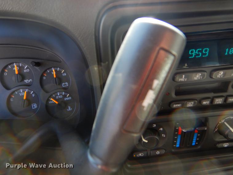 image for item EJ9988 2003 Chevrolet Suburban 1500 SUV