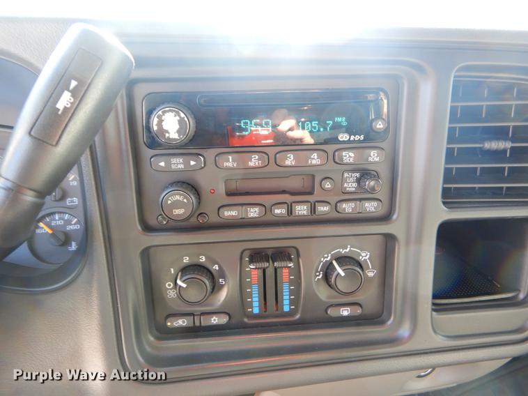 image for item EJ9988 2003 Chevrolet Suburban 1500 SUV