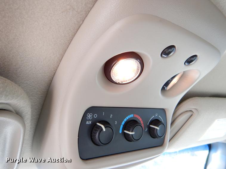 image for item EJ9988 2003 Chevrolet Suburban 1500 SUV