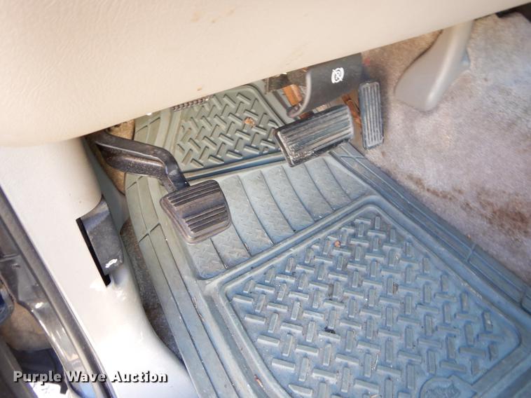 image for item EJ9988 2003 Chevrolet Suburban 1500 SUV