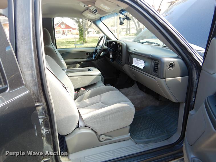 image for item EJ9988 2003 Chevrolet Suburban 1500 SUV