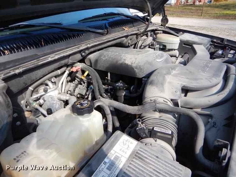 image for item EJ9988 2003 Chevrolet Suburban 1500 SUV