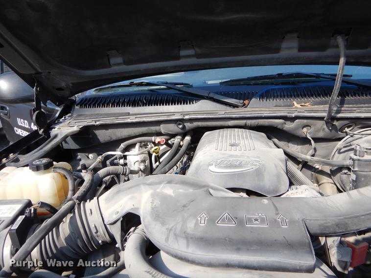 image for item EJ9988 2003 Chevrolet Suburban 1500 SUV