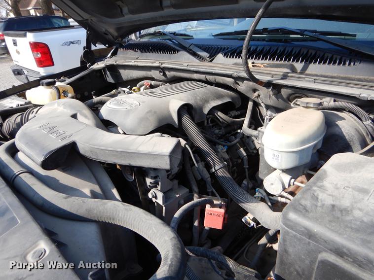 image for item EJ9988 2003 Chevrolet Suburban 1500 SUV