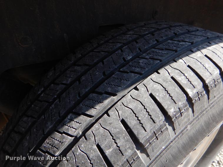 image for item EJ9988 2003 Chevrolet Suburban 1500 SUV