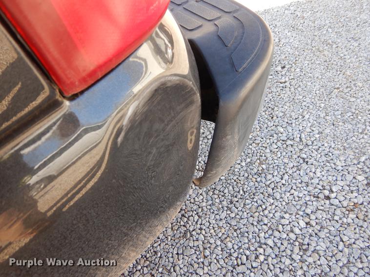 image for item EJ9988 2003 Chevrolet Suburban 1500 SUV