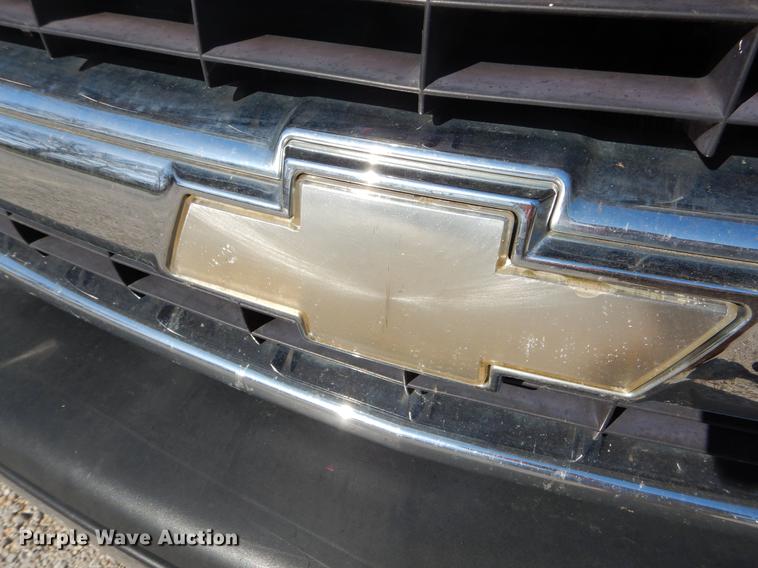 image for item EJ9988 2003 Chevrolet Suburban 1500 SUV