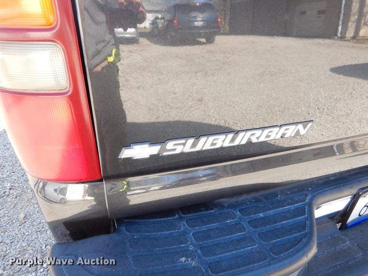 image for item EJ9988 2003 Chevrolet Suburban 1500 SUV
