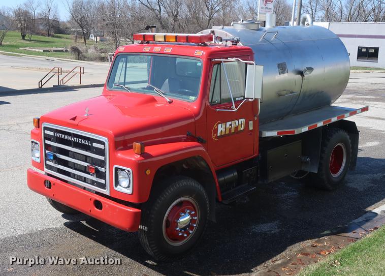 image for item EL9269 1980 International water truck