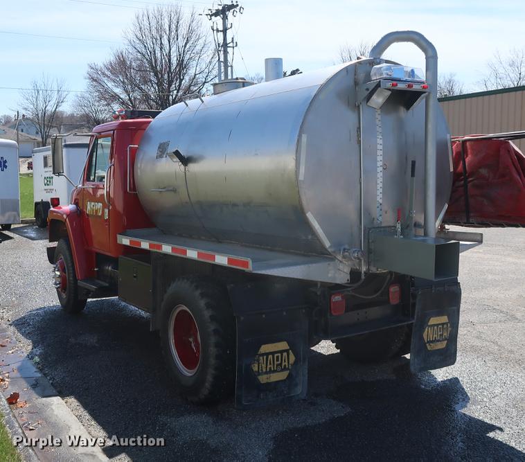 image for item EL9269 1980 International water truck