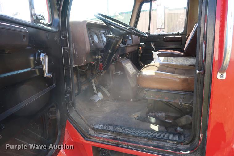 image for item EL9269 1980 International water truck