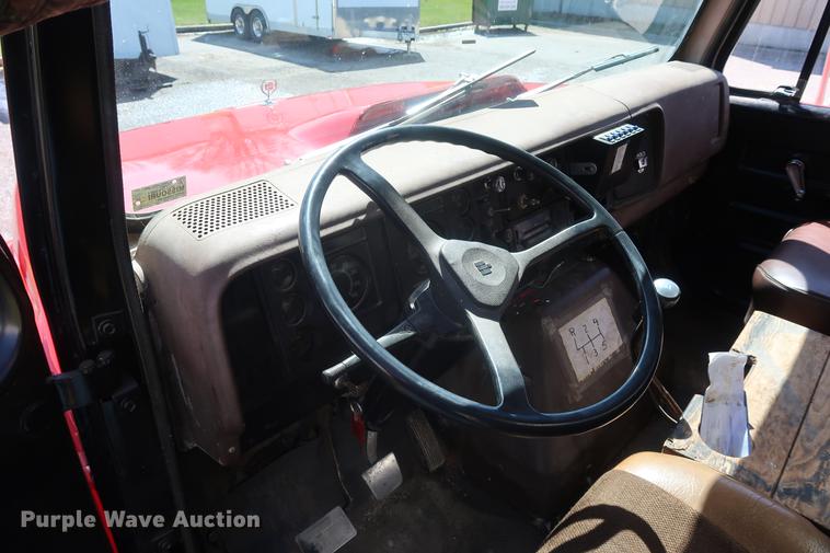 image for item EL9269 1980 International water truck