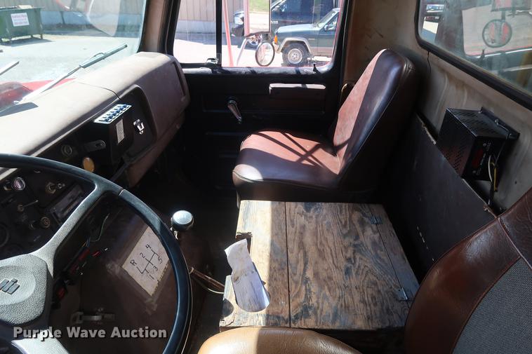 image for item EL9269 1980 International water truck