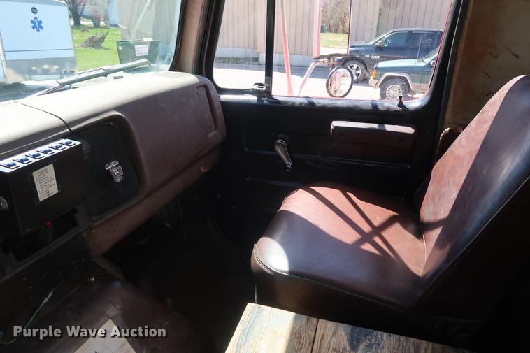 image for item EL9269 1980 International water truck