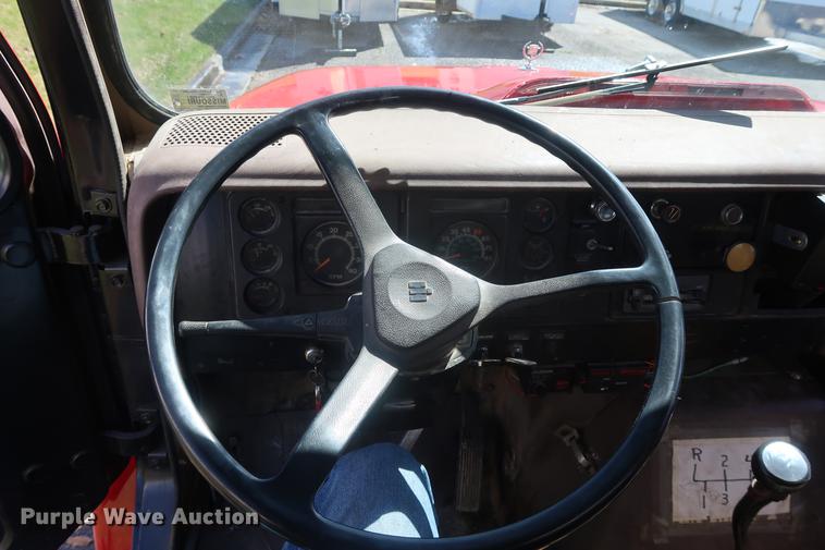 image for item EL9269 1980 International water truck